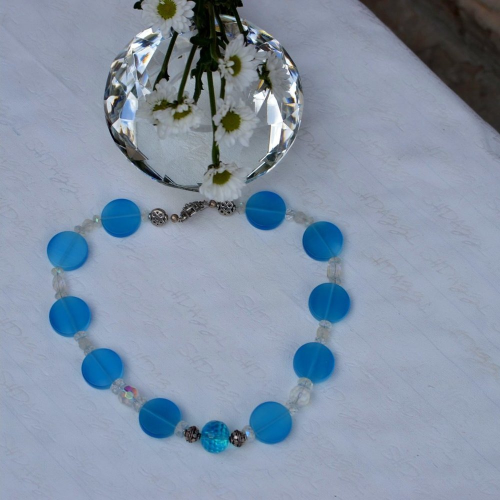 BRIGHT BLUE CHOKER NECKLACE